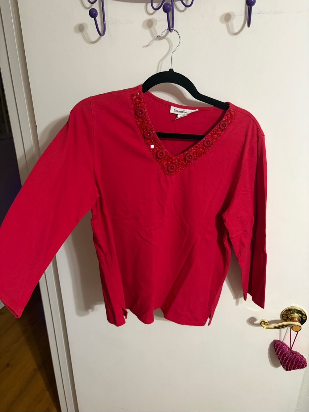 💜 Medium Serengeti Beaded V-Neck Long Sleeve Top in Red